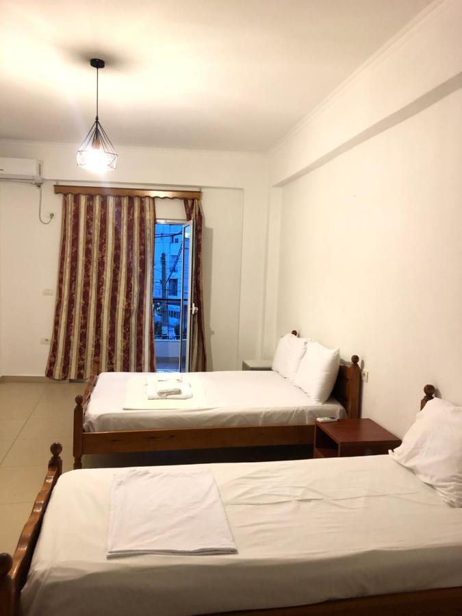 Center Hotel Pirro Химара Экстерьер фото