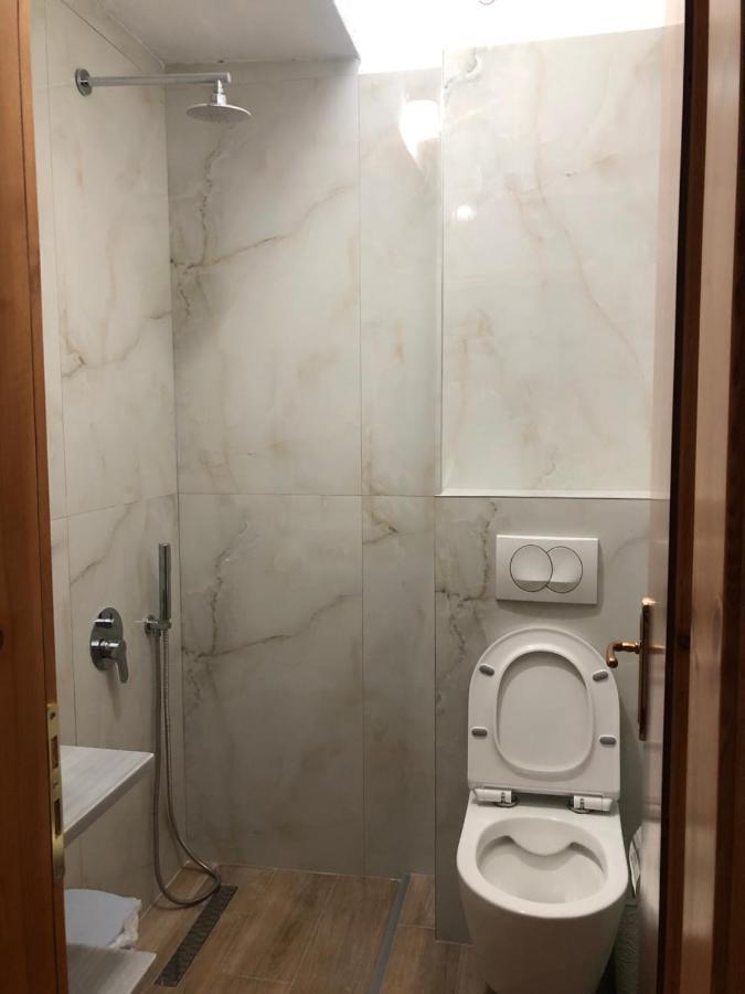 Center Hotel Pirro Химара Экстерьер фото