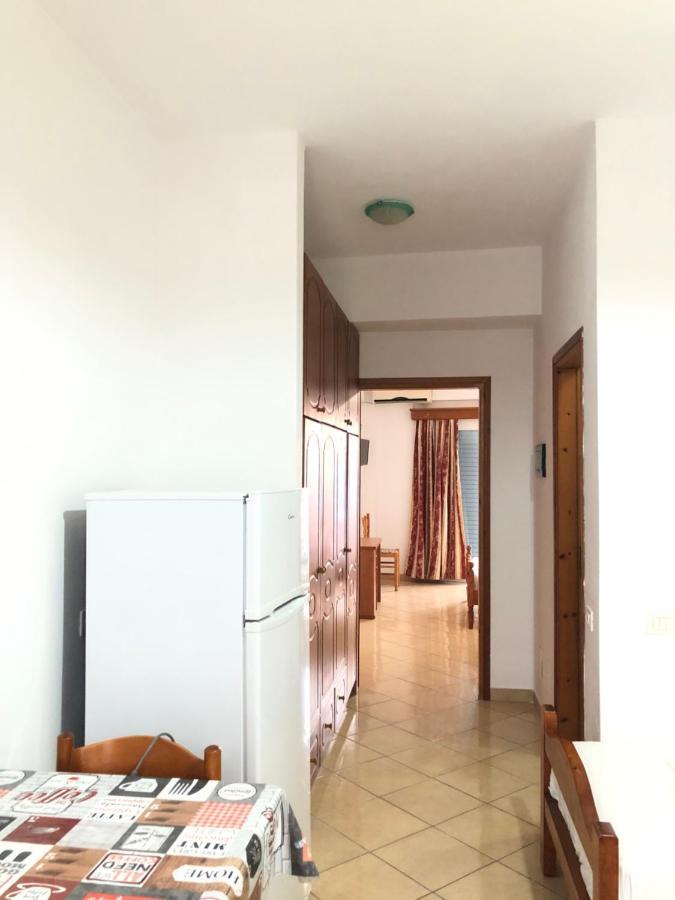 Center Hotel Pirro Химара Экстерьер фото